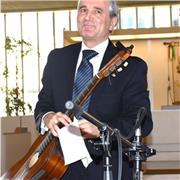 Docente di pluriennale esperienza concertistica e compositiva e didattica.